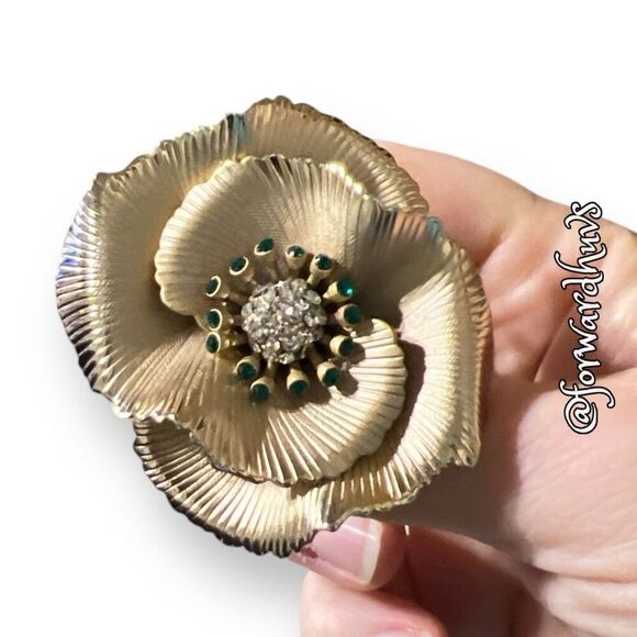 Vintage Gold Tone Metal Floral Brooch with Rhinestone Highlights - Picture 5 of 9